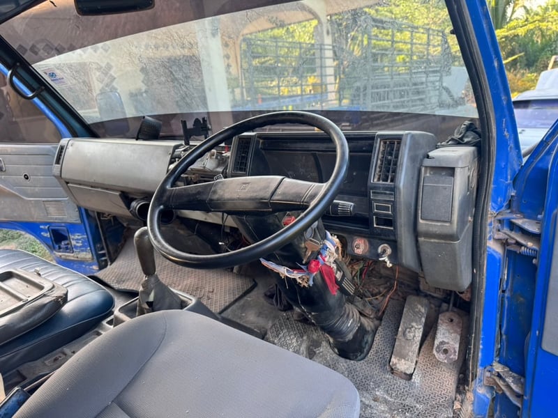 ขายรถ6ล้อดั้ม NPR57L เครื่อง 195แรงม้า พร้อมใช้เน้นโทร 099-4982892