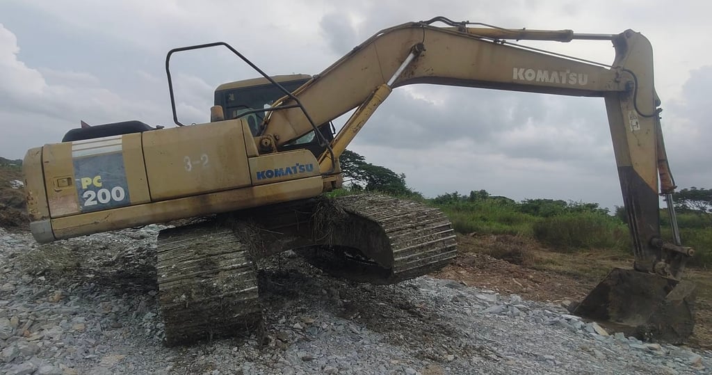 ขายรถแบคโฮ PC200-7A 25,000ชั่วโมง เดิมๆเล่ม เน้นโทร 099-4982892