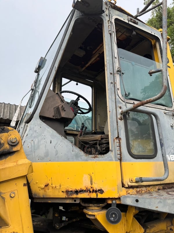 ขายรถตักล้อยาง WA300-1 เดิมๆเล่มทะเบียน เน้นโทร 099-4982892