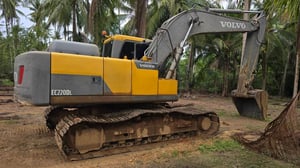 ขายแบคโฮ EC200D ทำงาน 18,000ชั่วโมง เล่ม เน้นโทร 099-4982892