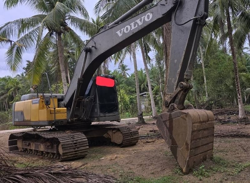 ขายแบคโฮ EC200D ทำงาน 18,000ชั่วโมง เล่ม เน้นโทร 099-4982892