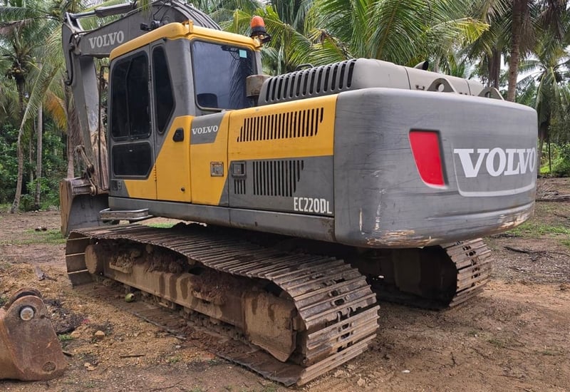ขายแบคโฮ EC200D ทำงาน 18,000ชั่วโมง เล่ม เน้นโทร 099-4982892