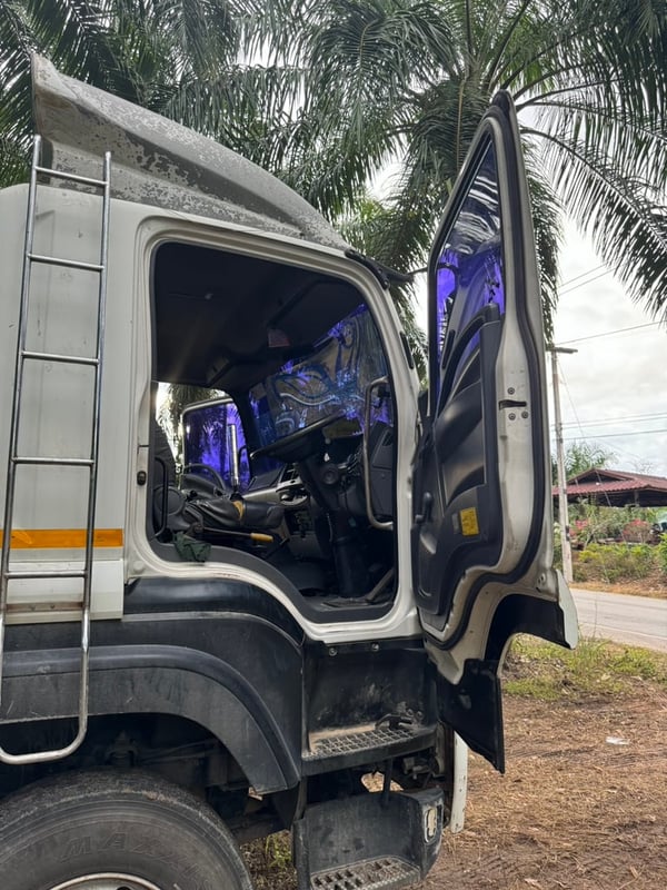 ขายรถ22ล้อดั้ม ISUZU 360 หางSMMปี56 เดิมๆเน้นโทร 099-4982892