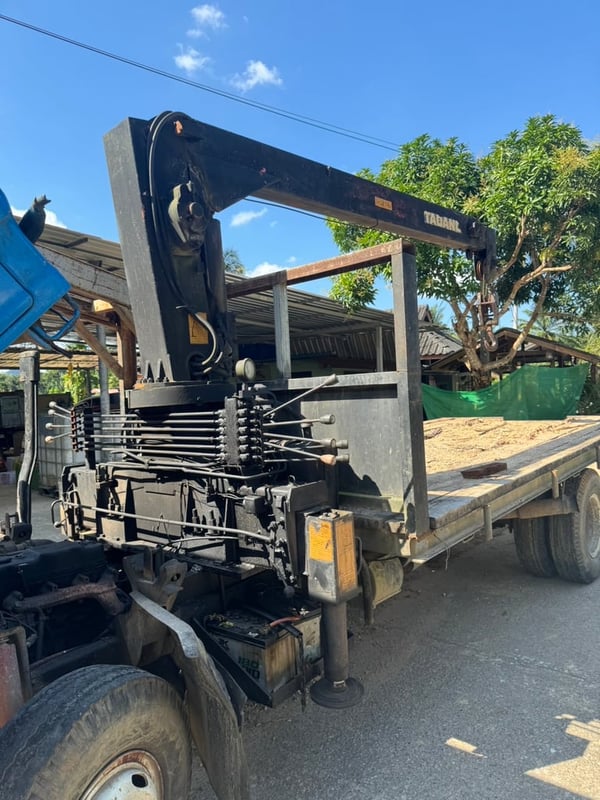 ขายรถ6ล้อท้ท้ายลาดติดเครน2ตันครึ่ง ISUZU 110 พร้อมใช้ เน้นโทร 099-4982892