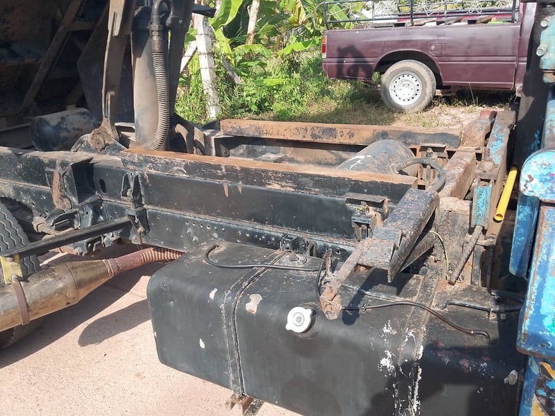 ขายรถ6ล้อดั้มติดเครน2ตันครึ่ง NPR 130แรงม้า เน้นโทร 099-4982892