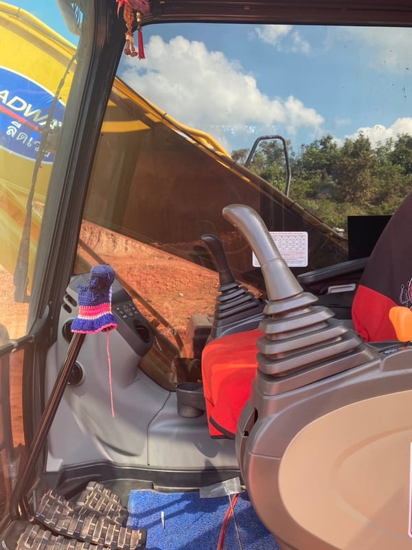 ขายดาวน์แบคโฮ SH210F6 ทำงาน 5,000ชั่วโมง เน้นโทร 099-4982892