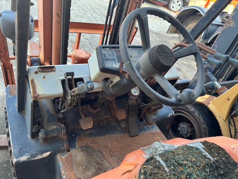 ขายรถฟอร์คลิฟท์ TOYOTA 5FD30 เครื่องดีเซล เดิมๆเน้นโทร 099-4982892