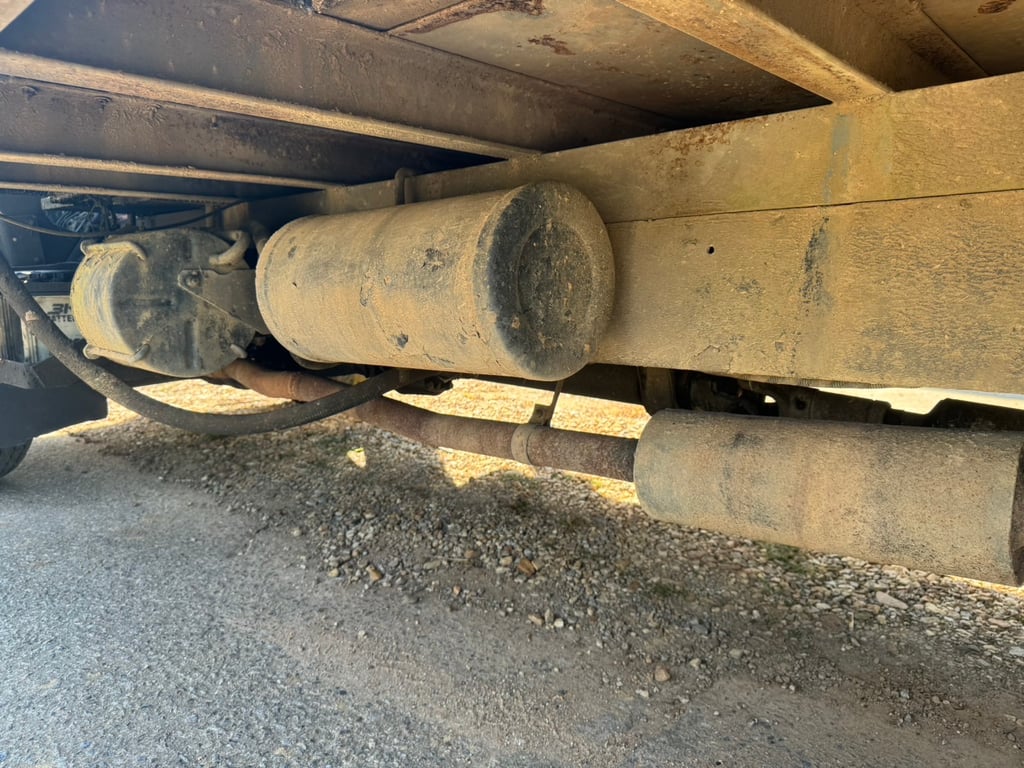 ขายรถ6ล้อท้ท้ายลาดติดเครน2ตันครึ่ง ISUZU 110 พร้อมใช้ เน้นโทร 099-4982892