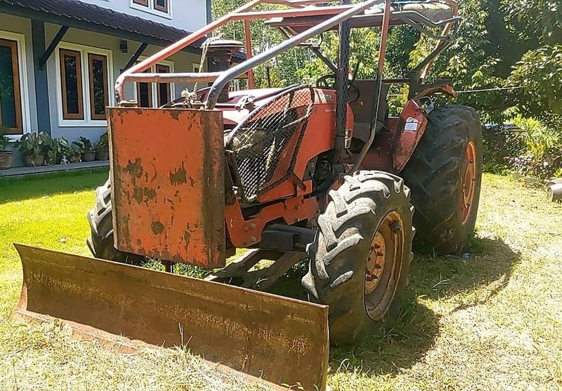 ขายรถไถ M8540 เล่มทะเบียน พร้อมใช้ เน้นโทร 099-4982892