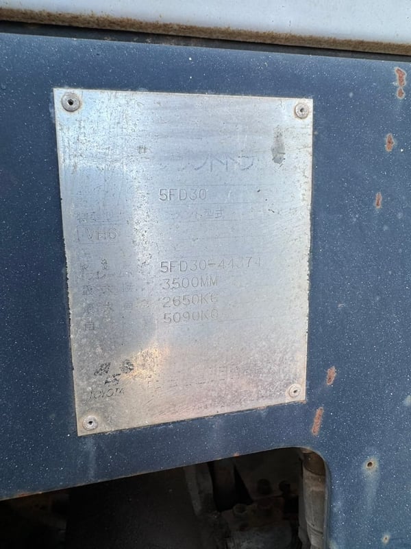 ขายรถฟอร์คลิฟท์ TOYOTA 5FD30 เครื่องดีเซล เดิมๆเน้นโทร 099-4982892