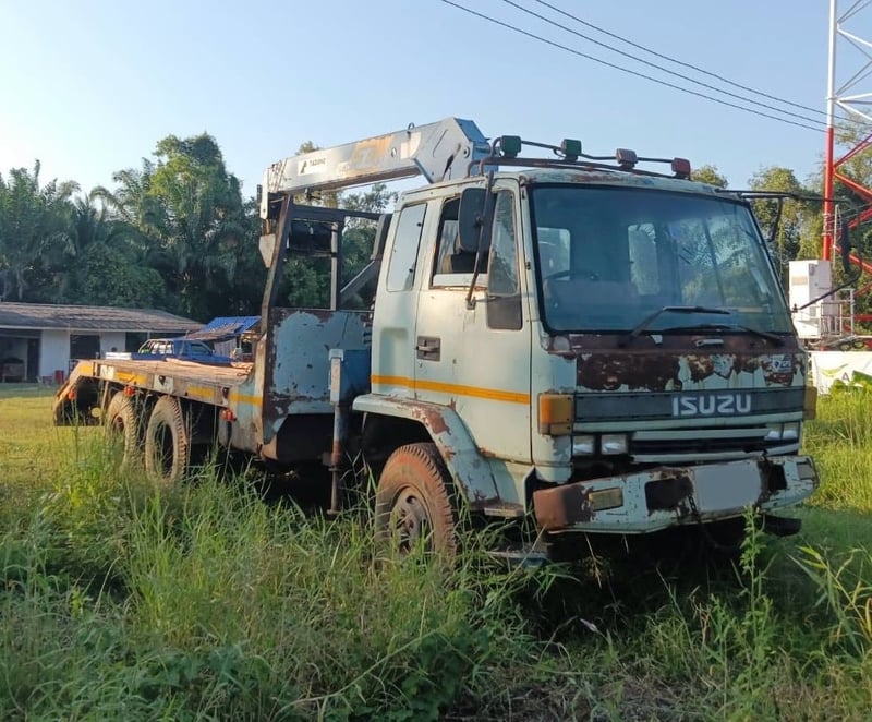 ขายรถ10ล้อท้ายลาดติดเครน 3ตัน ISUZU 210 เน้นโทร 099-4982892