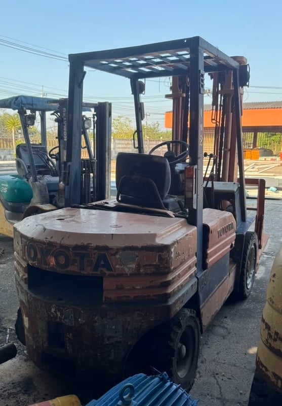 ขายรถฟอร์คลิฟท์ TOYOTA 5FD30 เครื่องดีเซล เดิมๆเน้นโทร 099-4982892