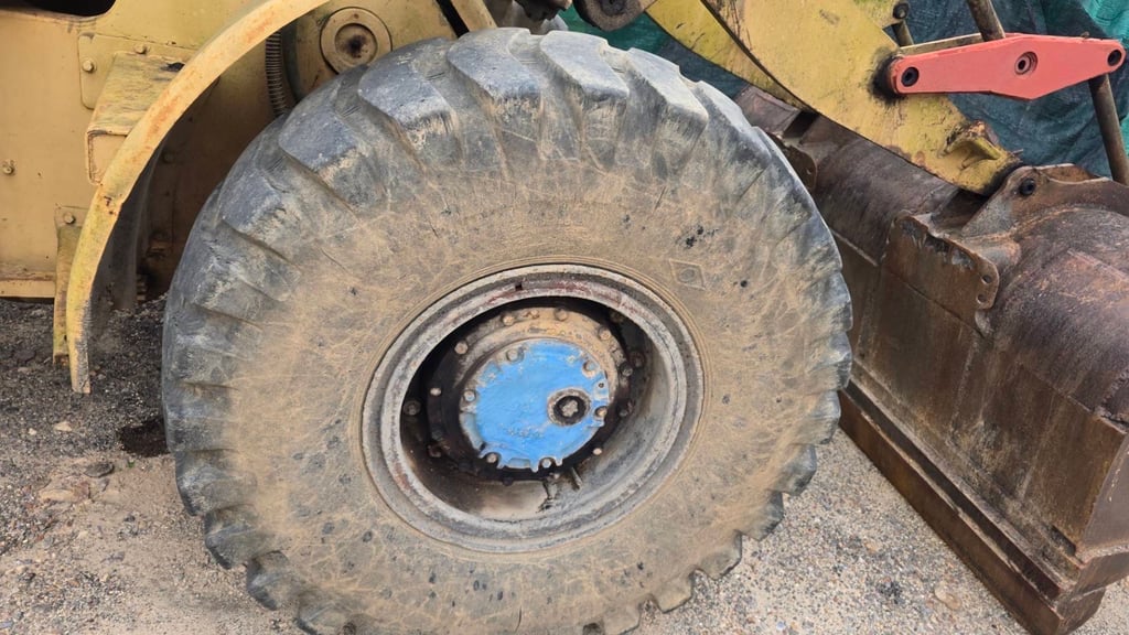 ขายรถรถตักล้อยาง CAT 950 เดิมๆพร้อมใช้ เน้นโทร 099-4982892 ขายรถรถตักล้อยาง CAT 950 เดิมๆพร้อมใช้ เน้นโทร 099-4982892