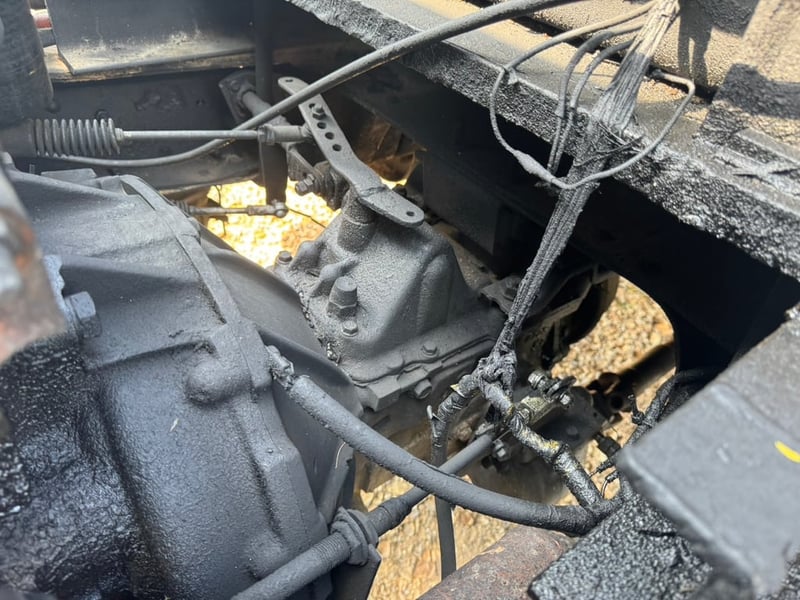 ขายรถ6ล้อท้ท้ายลาดติดเครน2ตันครึ่ง ISUZU 110 พร้อมใช้ เน้นโทร 099-4982892