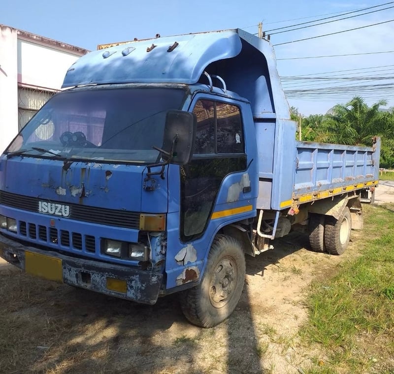 ขายรถ6ล้อดั้ม NPR61L เครื่อง 125แรงม้า เน้นโทร 099-4982892