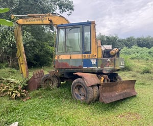 ขายรถแบคโฮล้อยาง PW60-3 ตามสภาพ เน้นโทร 099-4982892