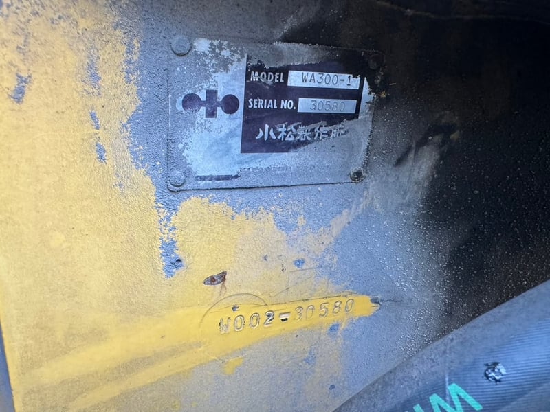 ขายรถตักล้อยาง WA300-1 เดิมๆเล่มทะเบียน เน้นโทร 099-4982892