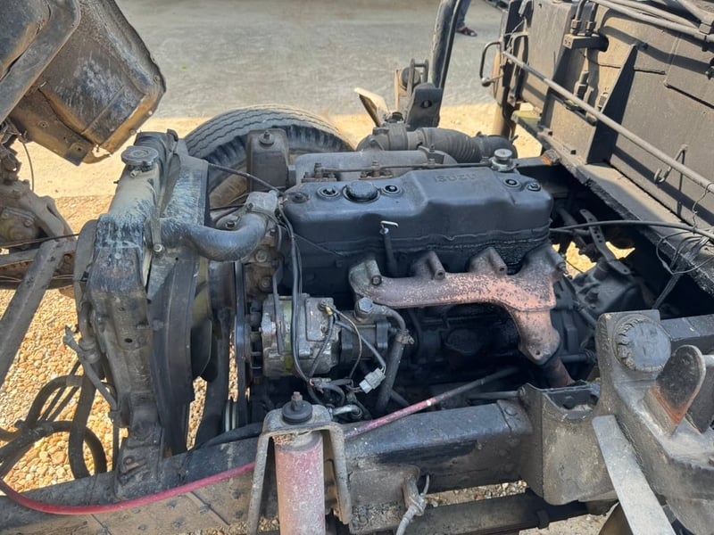 ขายรถ6ล้อท้ท้ายลาดติดเครน2ตันครึ่ง ISUZU 110 พร้อมใช้ เน้นโทร 099-4982892