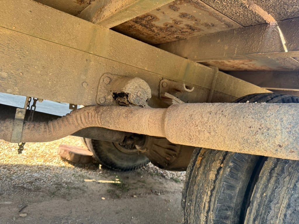 ขายรถ6ล้อท้ายลาดติดเครน 2ตันครึ่ง ISUZU 110 พร้อมใช้ เน้นโทร 099-4982892