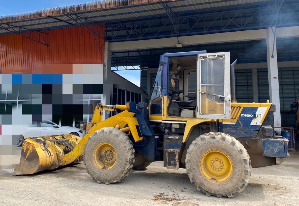 ขายรถตักล้อยาง KOBELCO LK302A เดิมๆ เล่ม พร้อมใช้ เน้นโทร 099-4982892 ขายรถตักล้อยาง KOBELCO LK302A เดิมๆ เล่ม พร้อมใช้ เน้นโทร 099-4982892