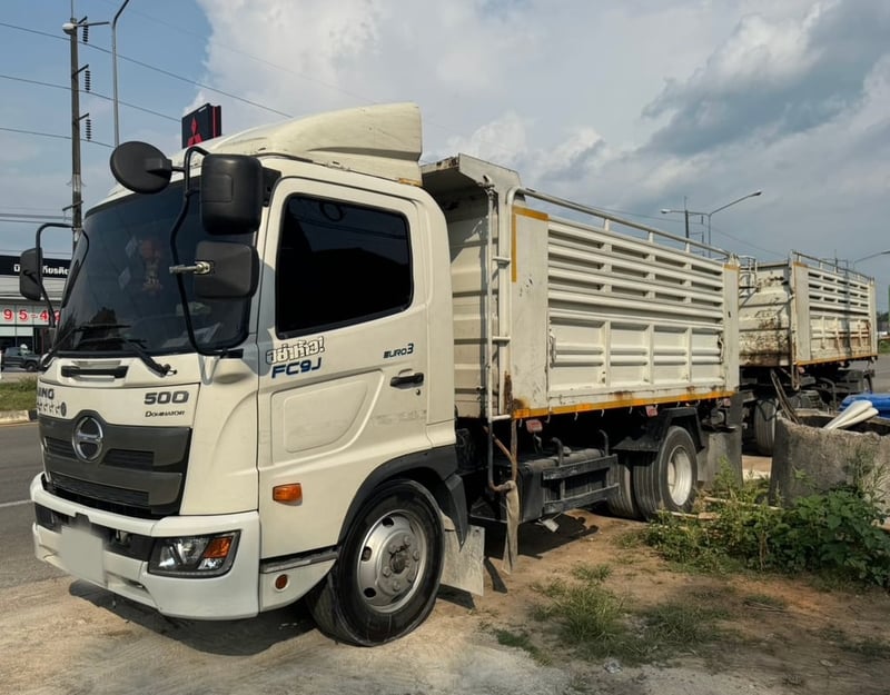 ขายรถ6ล้อดั้มลากพ่วงเป็น 14ล้อดั้ม HINO 210 เดิมๆเน้นโทร 099-4982892