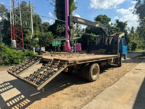 ขายรถ6ล้อท้ท้ายลาดติดเครน2ตันครึ่ง ISUZU 110 พร้อมใช้ เน้นโทร 099-4982892