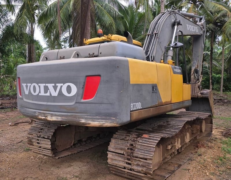 ขายแบคโฮ EC200D ทำงาน 18,000ชั่วโมง เล่ม เน้นโทร 099-4982892