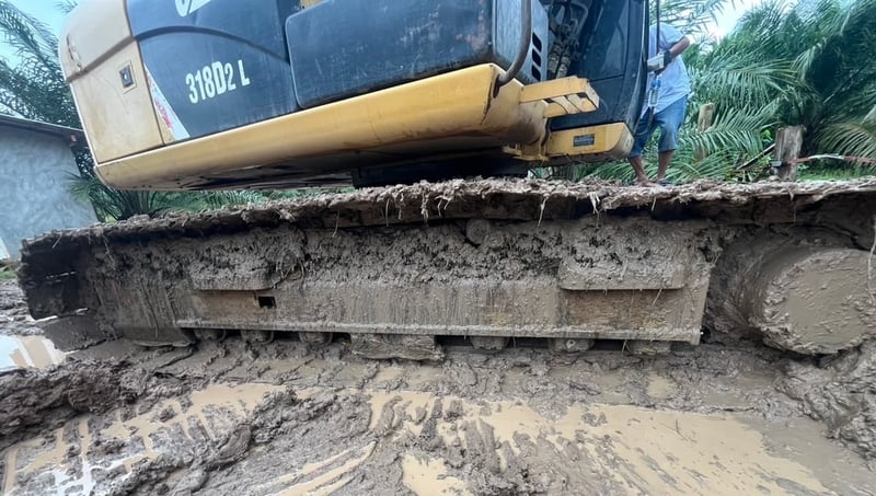 ขายแบคโฮ 318D2L ทำงาน 12,000ชั่วโมง ชุดจด เน้นโทร 099-4982892