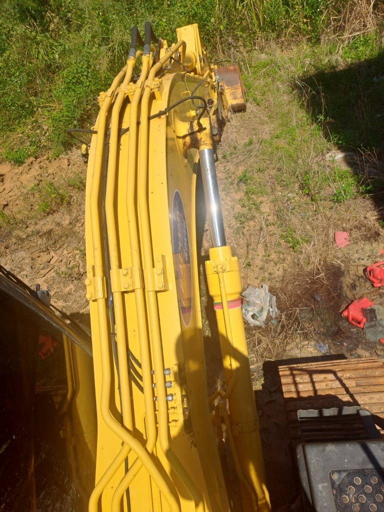 ขายรถแบคโฮ SH 130-6 4,500ชั่วโมง สวยๆเน้นโทร 099-4982892