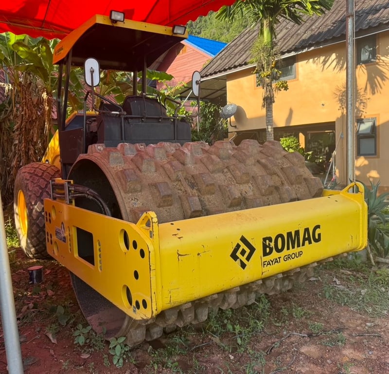 ขายรถบด2เพลา2เปลือกสั่นสะเทือน BOMAG 631ชั่วโมง เน้นโทร 099-4982892 ขายรถบด2เพลา2เปลือกสั่นสะเทือน BOMAG 631ชั่วโมง เน้นโทร 099-4982892