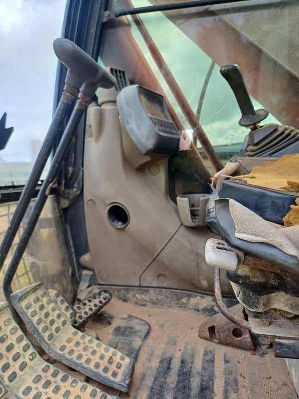 ขายรถแบคโฮ ZX200-3 เล่มทะเบียน พร้อมใช้ เน้นโทร 099-4982892 ขายรถแบคโฮ ZX200-3 เล่มทะเบียน พร้อมใช้ เน้นโทร 099-4982892