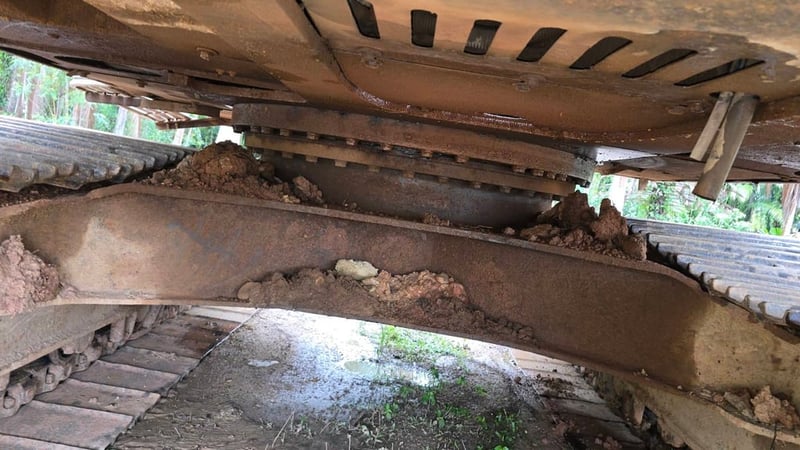 ขายแบคโฮ EC200D ทำงาน 18,000ชั่วโมง เล่ม เน้นโทร 099-4982892