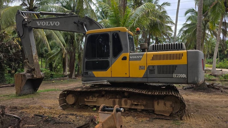 ขายแบคโฮ EC200D ทำงาน 18,000ชั่วโมง เล่ม เน้นโทร 099-4982892