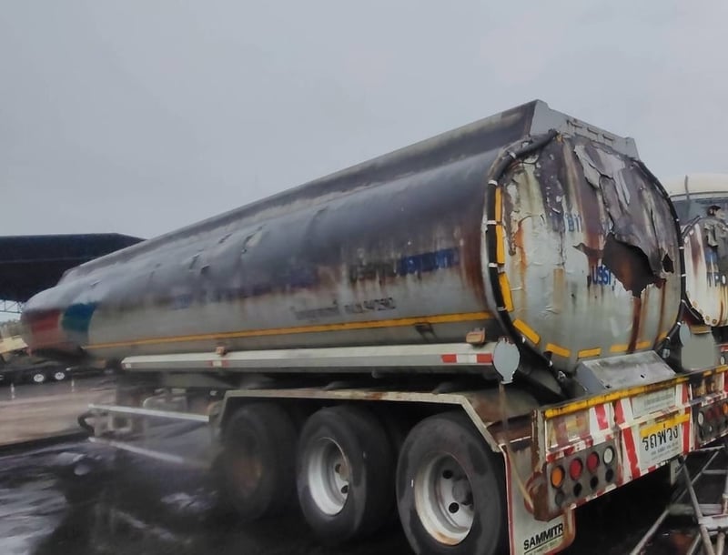 ขายหางบรรทุกน้ำมันพืช3เพลา NHLปี57 45,000ลิตร เน้นโทร 099-4982892