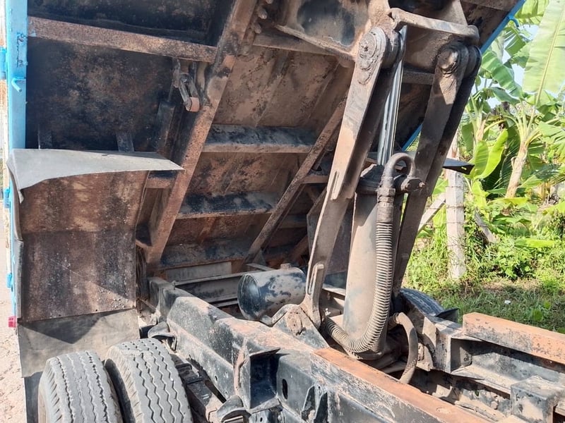 ขายรถ6ล้อดั้มติดเครน2ตันครึ่ง NPR 130แรงม้า เน้นโทร 099-4982892