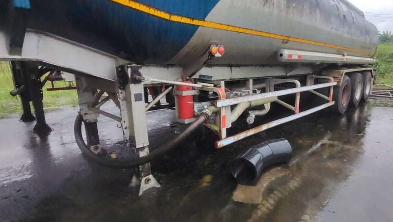 ขายหางบรรทุกน้ำมันพืช3เพลา NHLปี57 45,000ลิตร เน้นโทร 099-4982892