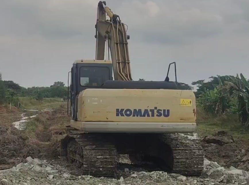 ขายรถแบคโฮ PC200-7A 25,000ชั่วโมง เดิมๆเล่ม เน้นโทร 099-4982892