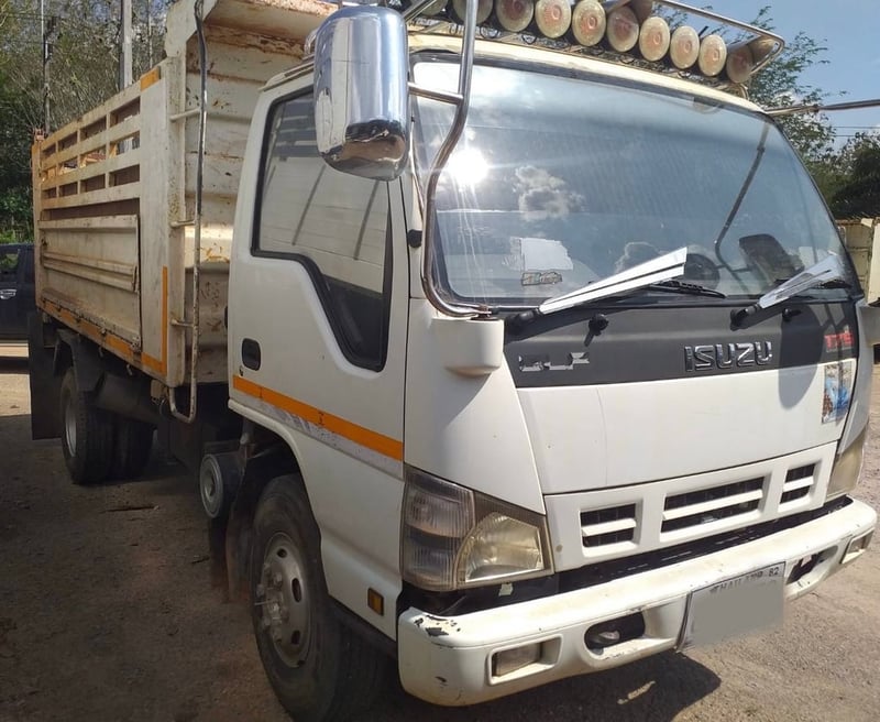 ขายรถ6ล้อดั้ม NQR75LY52E 175แรงม้า เดิมๆเน้นโทร 099-4982892