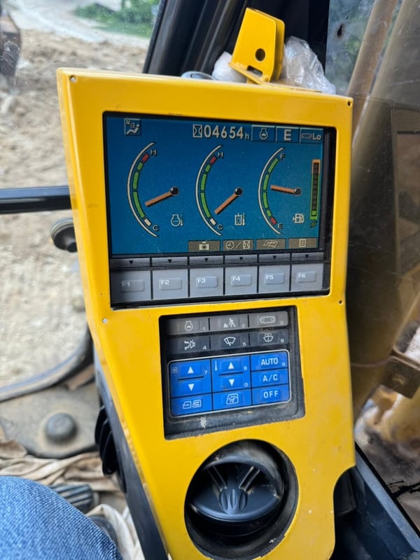 ขายรถแบคโฮปูมยาว 12เมตร PC130-8 ทำงาน 4,600ชั่วโมง สวยๆเล่ม เน้นโทร 099-4982892