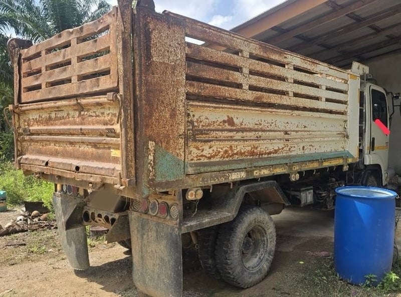 ขายรถ6ล้อดั้ม ISUZU 190 ปี56 สวยเดิม เน้นโทร 099-4982892 ขายรถ6ล้อดั้ม ISUZU 190 ปี56 สวยเดิม เน้นโทร 099-4982892