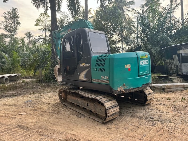 ขายรถแบคโฮ SK75-8 เดิมๆเล่มทะเบียน เน้นโทร 099-4982892 ขายรถแบคโฮ SK75-8 เดิมๆเล่มทะเบียน เน้นโทร 099-4982892