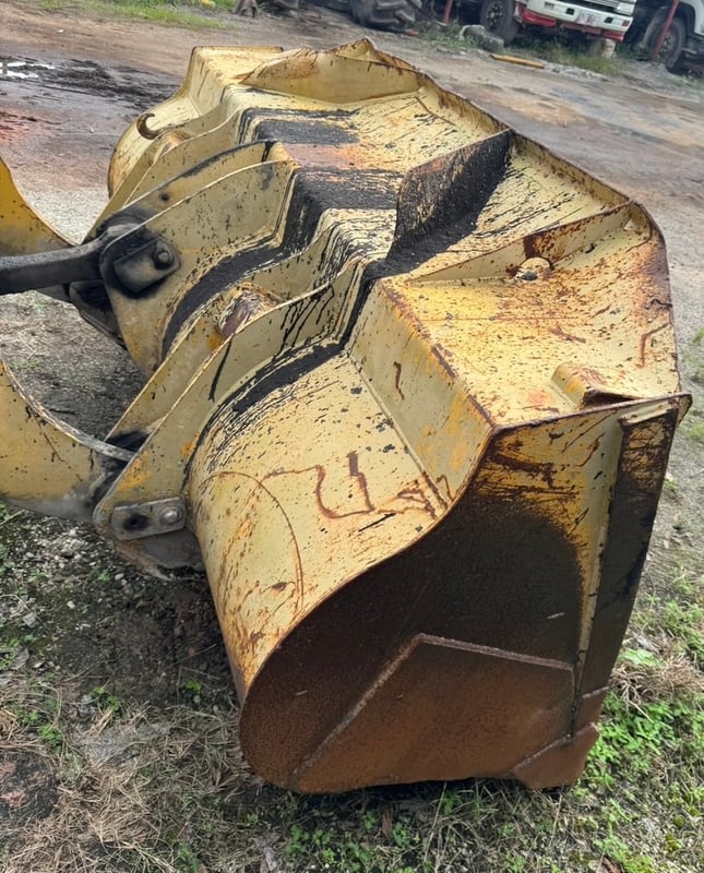 ขายรถตักล้อยาง WA300-1 เดิมๆเล่มทะเบียน เน้นโทร 099-4982892