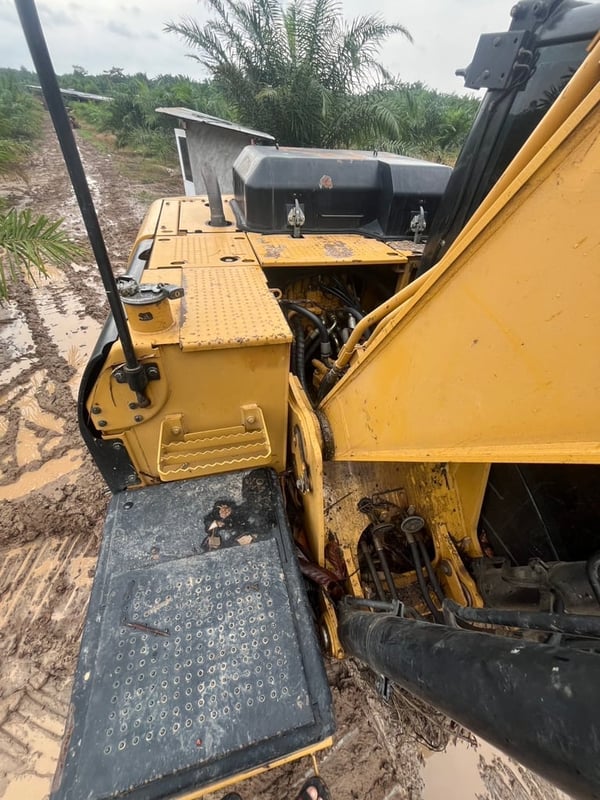 ขายแบคโฮ 318D2L ทำงาน 12,000ชั่วโมง ชุดจด เน้นโทร 099-4982892