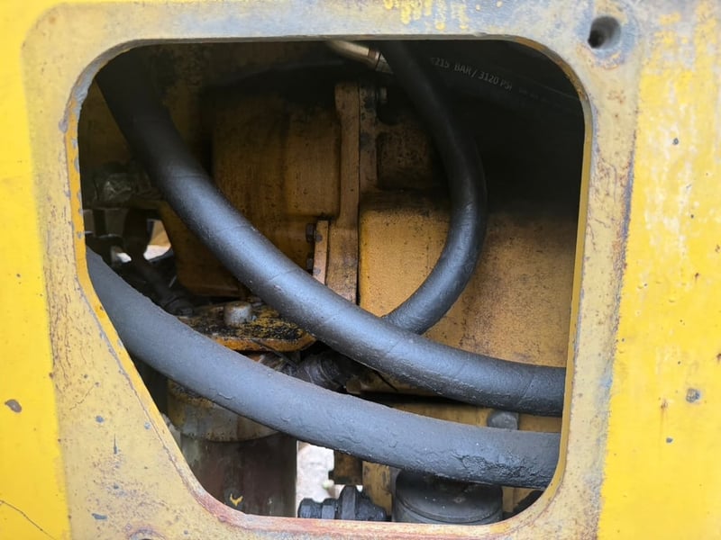 ขายรถตักล้อยาง WA300-1 เดิมๆเล่มทะเบียน เน้นโทร 099-4982892