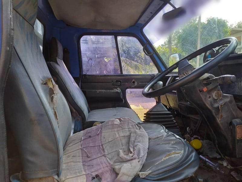 ขายรถ6ล้อดั้ม NPR61L เครื่อง 125แรงม้า เน้นโทร 099-4982892