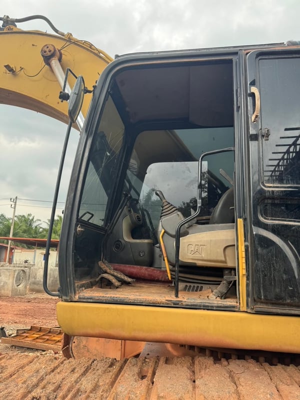 ขายรถแบคโฮ CAT 330D พร้อมใช้งาน เน้นโทร 099-4982892