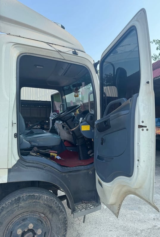 ขายรถ6ล้อดั้ม HINO 165ปี49 เดิมๆวิ่งน้อย เน้นโทร 099-4982892