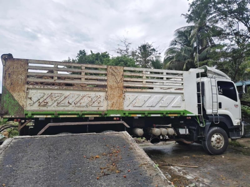 ขายรถ22ล้อดั้ม ISUZU 360แรงม้าหางSMM เน้นโทร 099-4982892 ขายรถ22ล้อดั้ม ISUZU 360แรงม้าหางSMM เน้นโทร 099-4982892