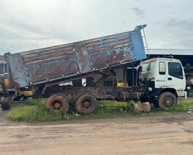 ขายรถ10ล้อดั้ม2เพลาตามสภาพ ISUZU 270ปี49 เดิมๆเน้นโทร 099-4982892 ขายรถ10ล้อดั้ม2เพลาตามสภาพ ISUZU 270ปี49 เดิมๆเน้นโทร 099-4982892