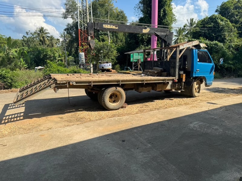 ขายรถ6ล้อท้ท้ายลาดติดเครน2ตันครึ่ง ISUZU 110 พร้อมใช้ เน้นโทร 099-4982892